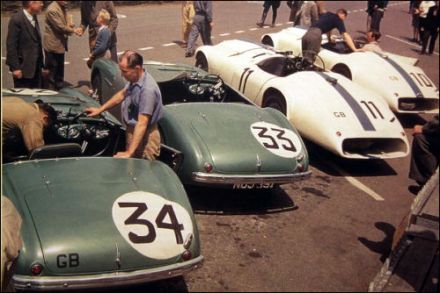 Nr.34. Johnny Lockett i Maurice Gatsonides, nr.33. Gordon Wilkins i Marcel Becquart – Austiny Healey 100, nr.11. Leslie Johnson i Bert Hadley, nr.10. Yves Giraud-Cabantous i Pierre Veyron – Nash Healey Sports.